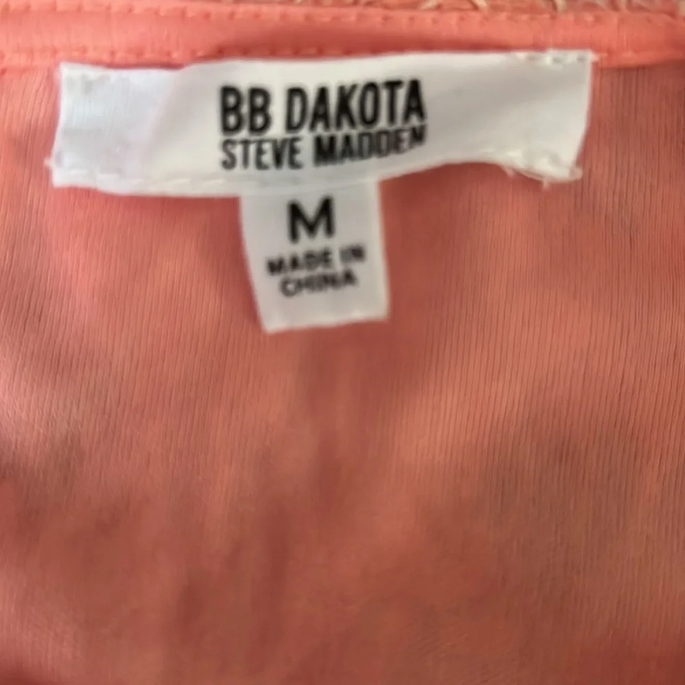 BB Dakota Steve Madden Twist Neckline Lace amici Dress Coral NWT - Picture 6 of 9